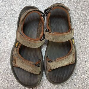 Teva men’s size 9 slightly used